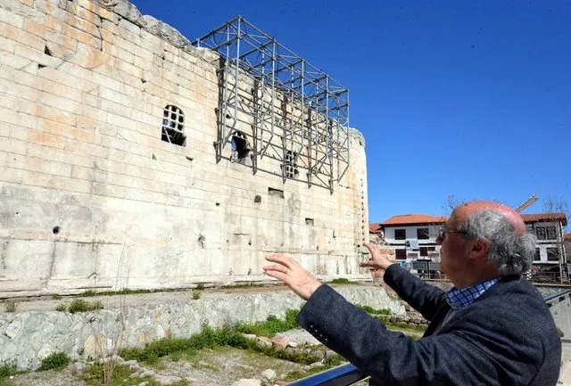 Augustus Tapınağı; Ankara'nın Altındağ ilçesinde, Hacı Bayram Camii'nin hemen bitişiğinde bulunan, tahminen MÖ 25-20 yılları arasında inşa edilmiş bir tapınaktır.